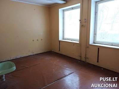 Kompleksas Anykščiuose: Veterinarijos gydykla, garažas ir 0,37 ha sklypas už 200100 EUR