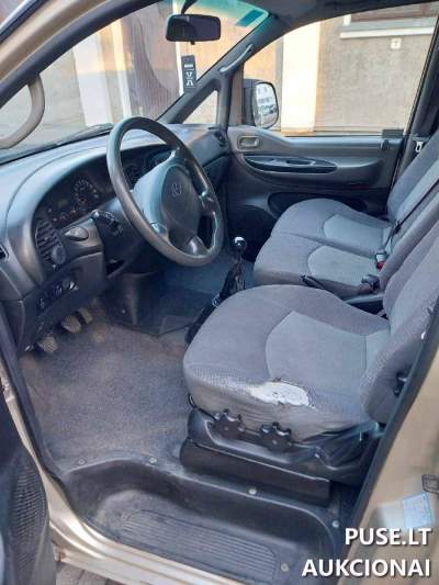 Parduodamas 9 vietų automobilis Hyundai H1 2007 m. su 103 kW dyzeliniu varikliu už 2000 EUR
