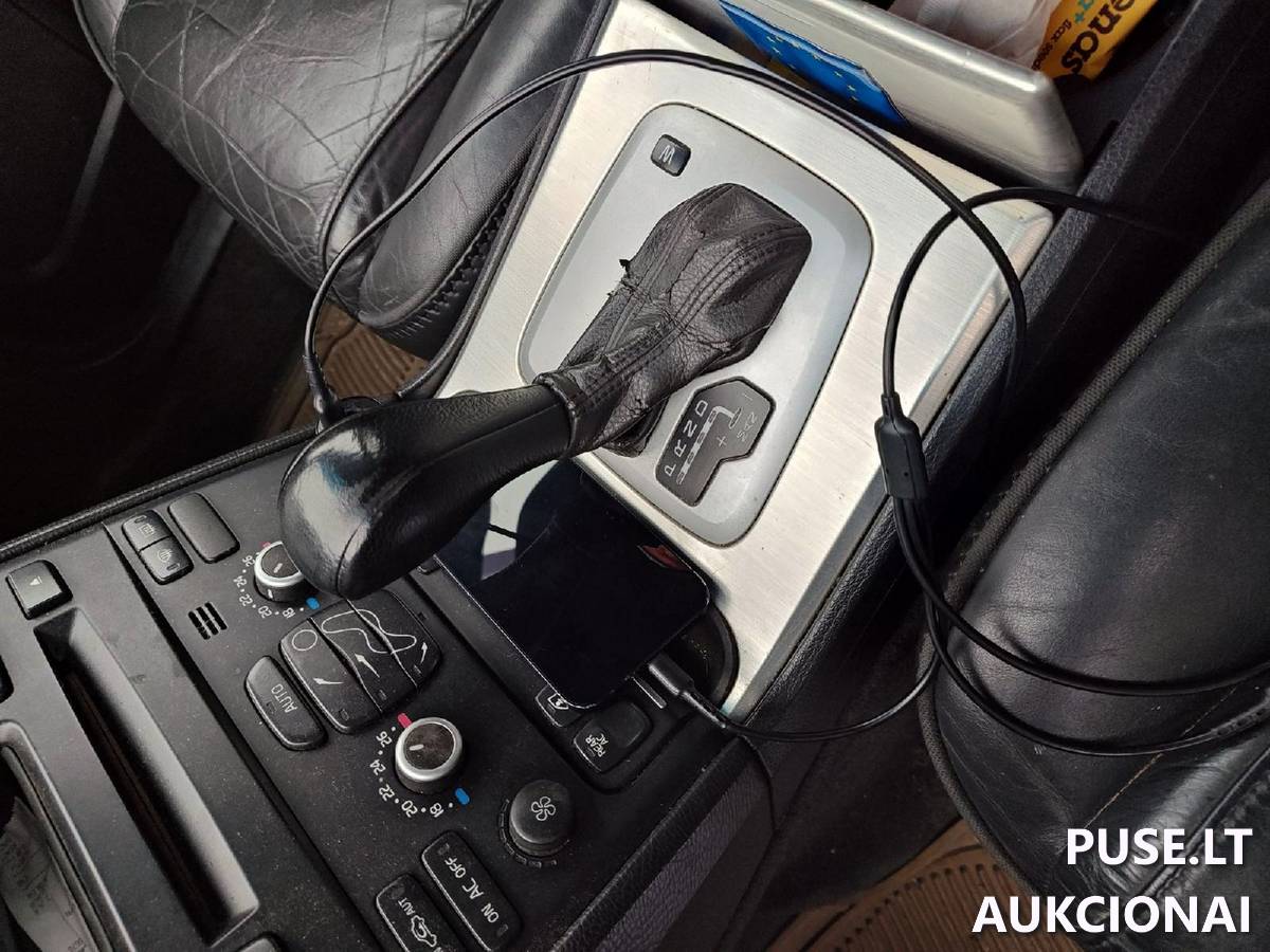 VOLVO XC90 Keleivinis automobilis 1