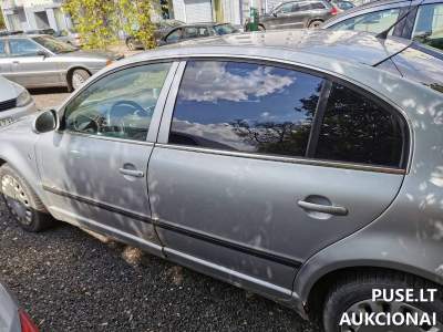 Parduodamas naudotas Škoda Superb automobilis aukcione Vilniuje, pradinė kaina 300 EUR