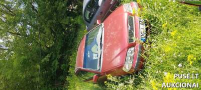 Lengvasis automobilis VOLVO V40 aukcione Vilniuje, pradinė kaina 615 EUR