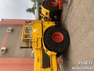 K-700A ratinis traktorius aukcione Kaune, pradinė kaina 8000 EUR su PVM