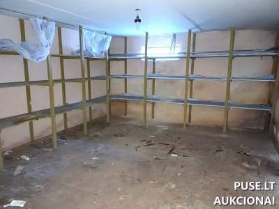 Administracinės patalpos su garažais ir žemės sklypu Švenčionyse, Kelininkų g. 4, pradinė kaina 74664 EUR