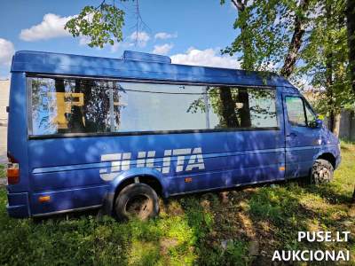 Autobusas MERCEDES BENZ 412 parduodamas Varėnoje, pradinė kaina 1200 EUR, nevažiuojantis