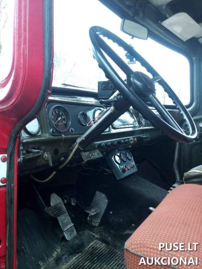 Gaisrinis automobilis ZIL 131 aukcione Pakruojo rajone pradinė kaina 1000 EUR