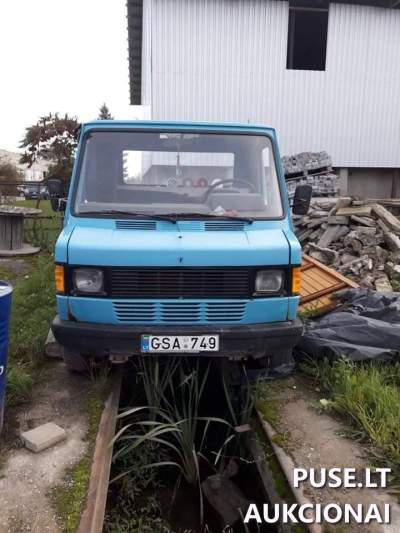 Parduodamas automobilis Mercedes Benz 207 Pakruojo rajone, pradinė kaina 210 EUR