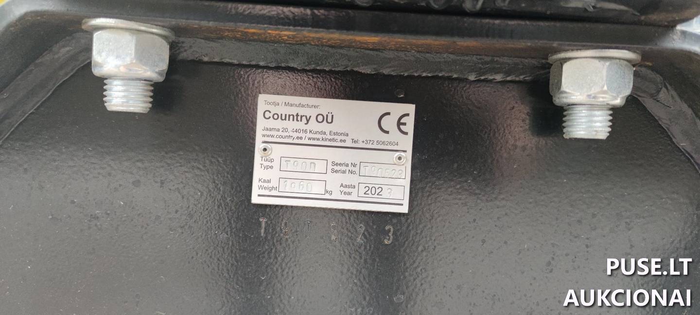 Miško priekaba Country 90D su vairuojamu dišliumi A tipo PRO ir kranu Country 670 (C67330). Speciali priekaba 1