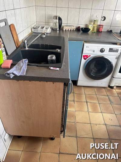 1/2 dalis buto Trakų rajone, Lentvario mieste, Pakalnės g. pradinė kaina 22800 EUR