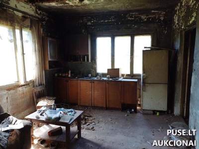 Nekilnojamojo turto kompleksas Kėdainių rajone, Slikių kaime, Kalno g. 5 su 0.33 ha sklypu, pradinė kaina 3601 EUR