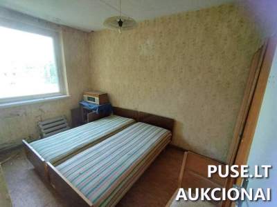 1/2 dalis buto Alytaus rajone, Daugų mieste, Ežero g. 24-1, pradinė kaina 9900 EUR