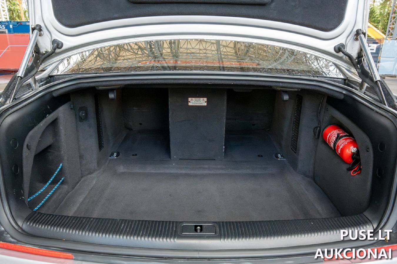 Automobilis - Audi A8, variklis 4,1 l, 240 kW, dyzelinas. Lengvasis automobilis 1
