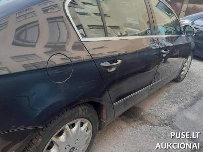 VW Passat 2005 m. automobilis aukcione pradinė kaina 1120 EUR