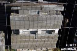 Kitas turtas - 9000 kg betoninių blokelių