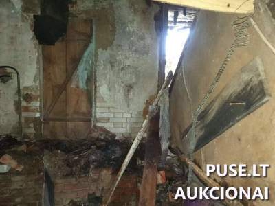 Parduodamas gyvenamasis namas su 0.32 ha žemės sklypu Leitgirių k., Šilutės r. - pradinė kaina 1663 EUR