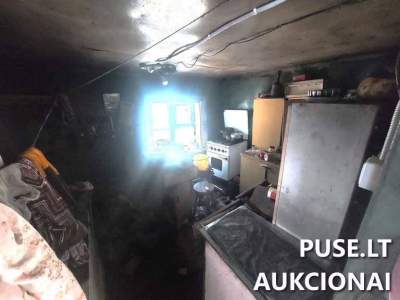 Dalinis gyvenamojo namo ir ūkinio kiemo statinių pardavimas Pakruojo rajone, Rimdžiūnų k., pradinė kaina 400 EUR