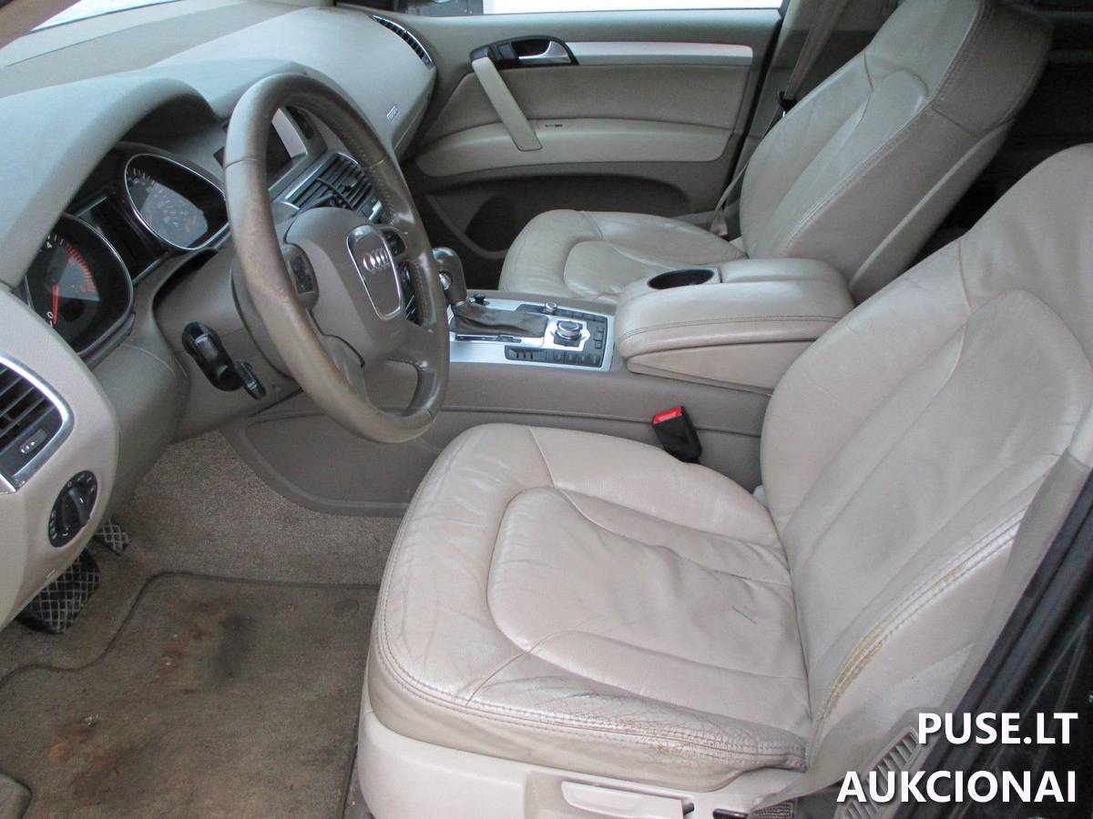 AUDI Q7 Keleivinis automobilis 1