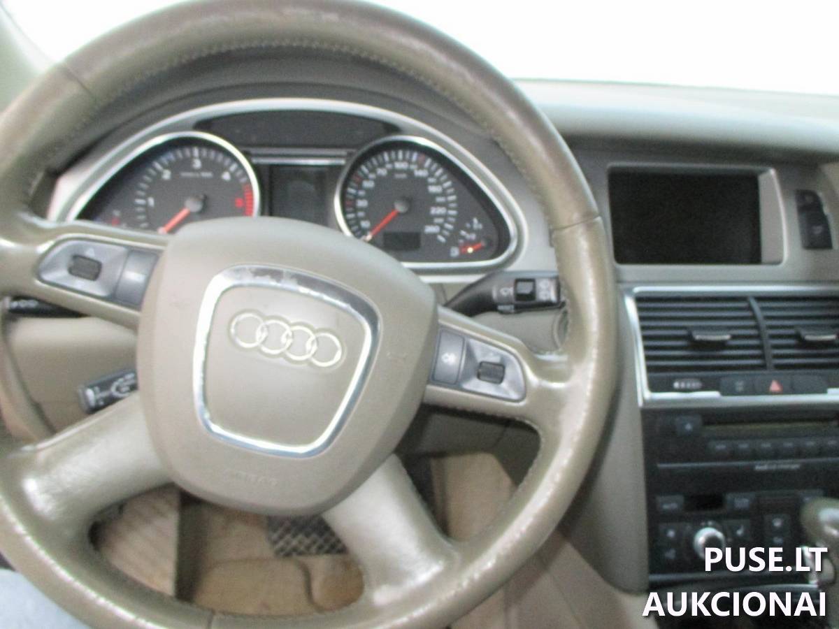 AUDI Q7 Keleivinis automobilis 5
