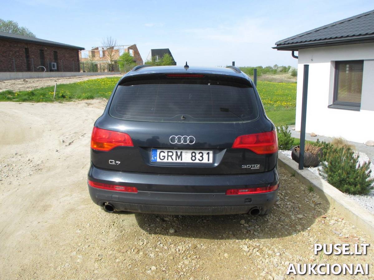 AUDI Q7 Keleivinis automobilis 8