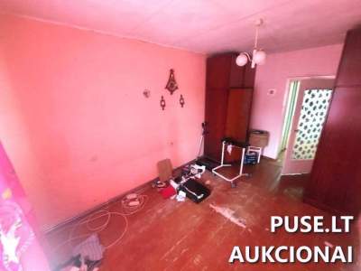 1/2 dalis buto Akmenėje, Stadiono g. 16-1, kaina 2700 EUR, 47.51 kv.m dalinė nuosavybė