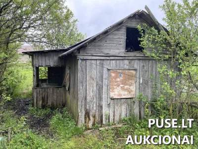 Parduodama 1/2 dalis buto su ūkiniais pastatais Mažulių kaime, Molėtų rajone, pradinė kaina 504 EUR