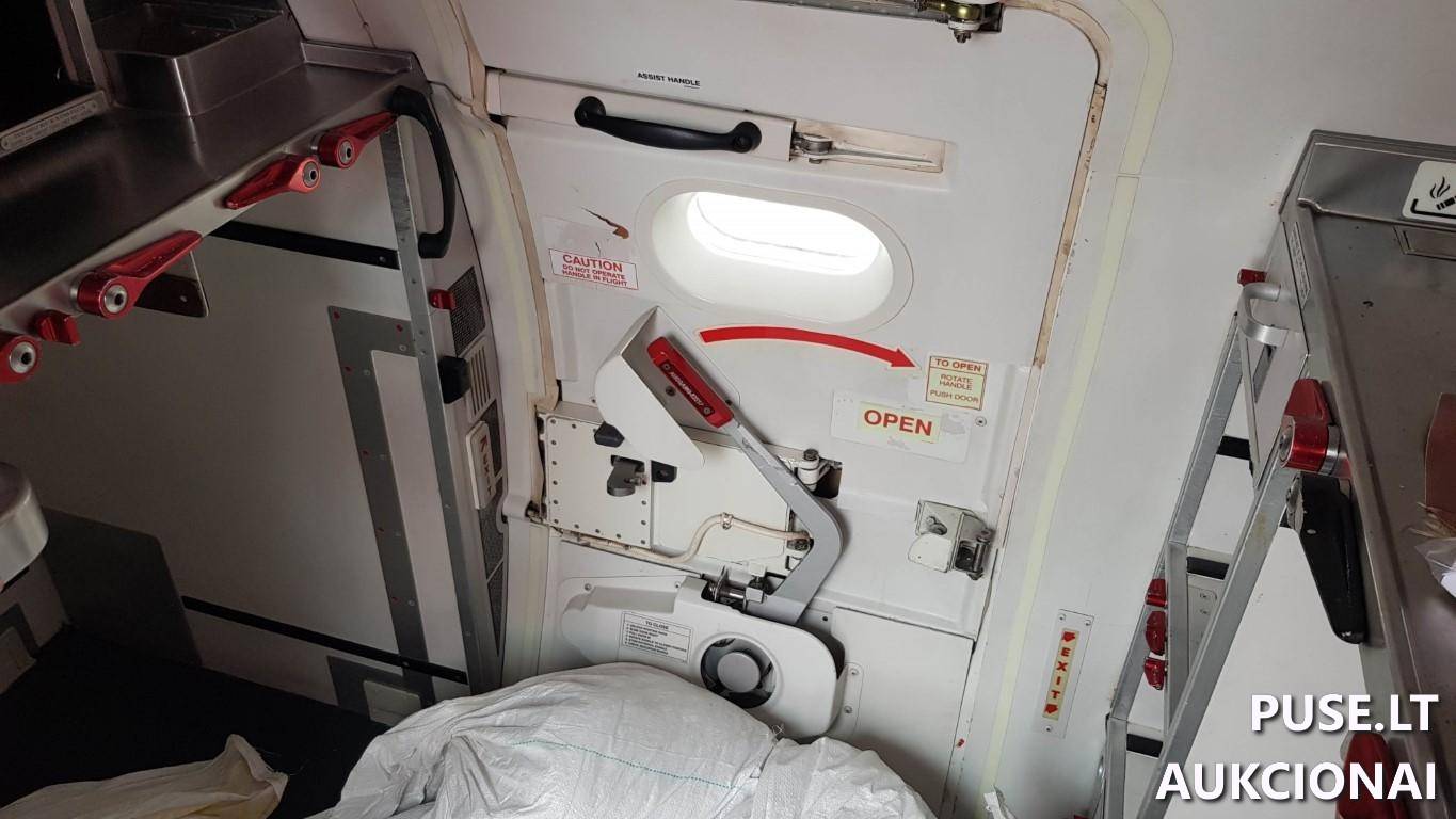 Orlaivis Bombardier CRJ 200 Orlaiviai 9