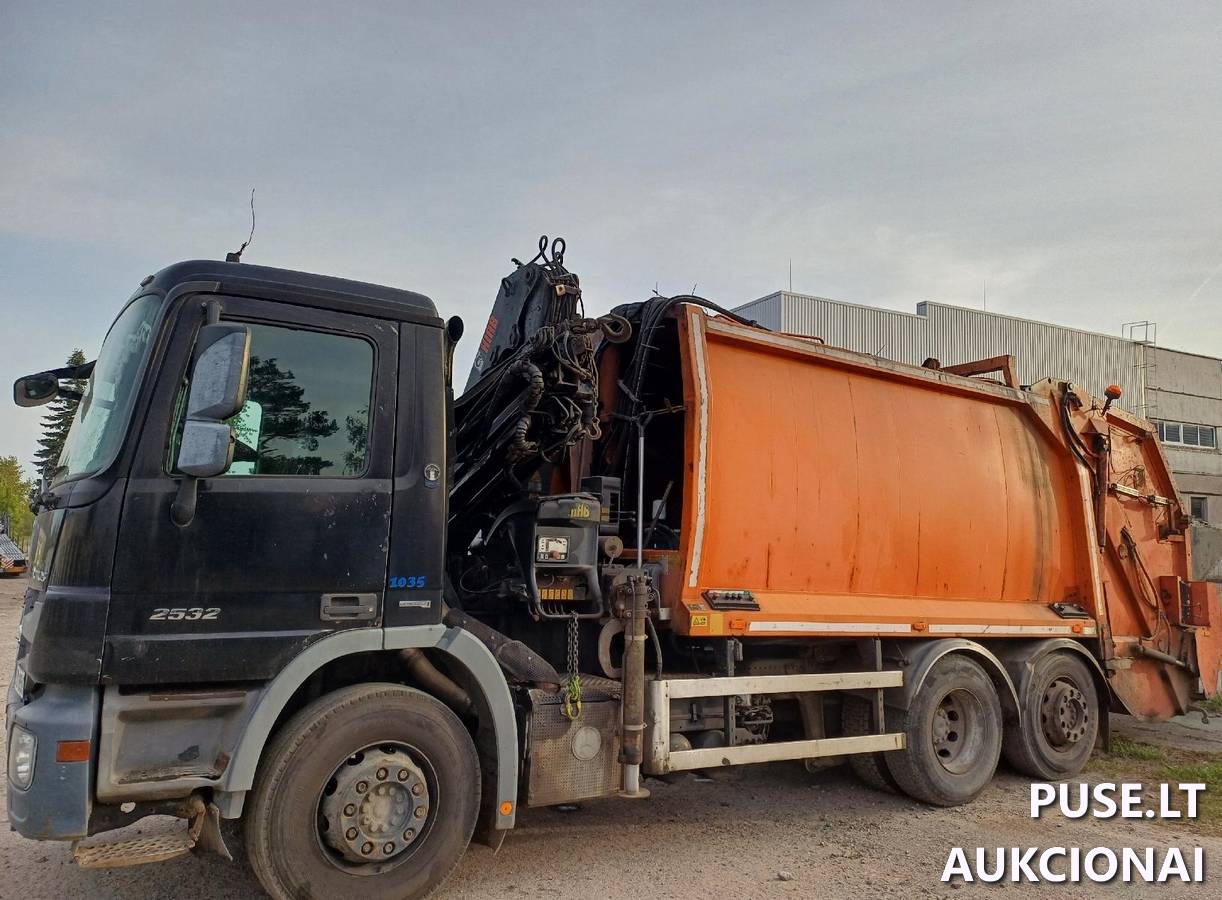 Automobilis - šiukšliavežis su manipuliatoriumi Krovininis automobilis nuo 3,5t. iki 12t. 3