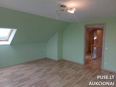 Parduodamas gyvenamasis namas su administracinėmis patalpomis Šiaulių rajone, Medvalakės kaime, pradinė kaina 97200 EUR