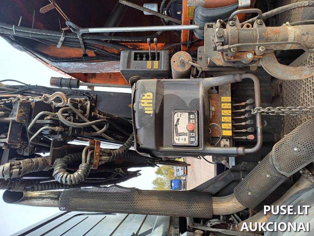 Automobilis - šiukšliavežis su hidromanipuliatoriumi Krovininis automobilis nuo 3,5t. iki 12t. 4