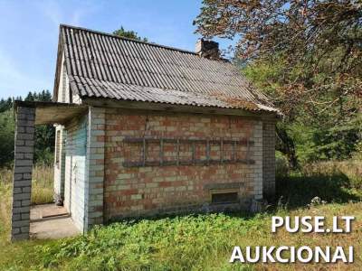 Parduodama dalis gyvenamojo namo su 10 ha sklypu Telšių rajone Baltežerio g. 4, pradinė kaina 1500 EUR