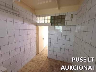 Garažas Marijampolėje, Kauno g. 100A, 106 kv.m bendro ploto su 0.8892 ha žemės dalimi, pradinė kaina 27600 EUR