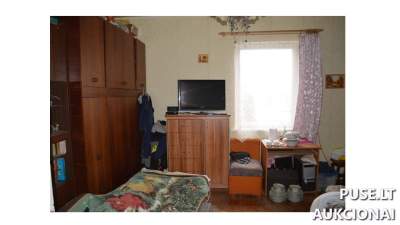 2 kambarių butas Plungėje, Lentpjūvės g. 3, 11280 EUR, su rūsiu ir renovuojamame name