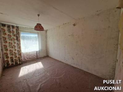 3 kambarių butas Utenos rajone, Juknėnų k. su rūsiu, pradinė kaina 9815 EUR