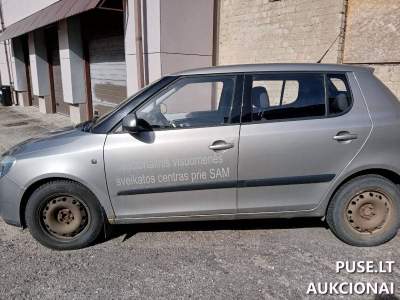 Lengvasis automobilis Škoda Fabia 2007m Alytuje su defektais, pradinė kaina 650 EUR