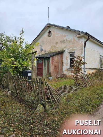 Parduodama 29/100 dalis gyvenamojo namo Radviliškio r. Linkaičių k. Pušyno g. 7, pradinė kaina 3200 EUR