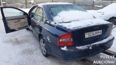 Volvo S80 su slėptuvėmis aukcione, pradinė kaina 343 EUR, registracija Vilniuje