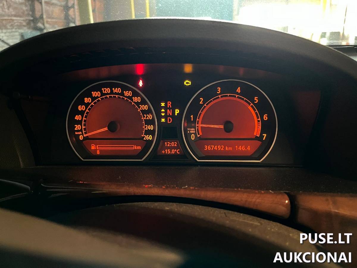 Automobilis BMW730 Keleivinis automobilis 1