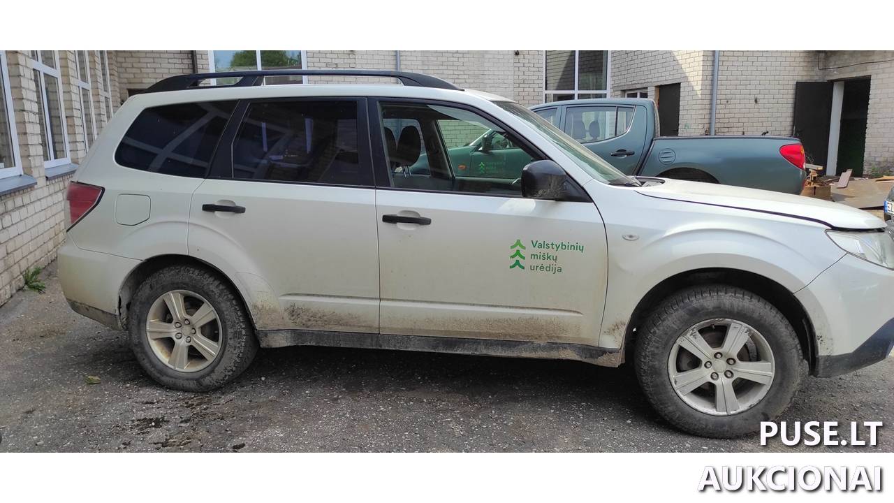 Lengvasis automobilis	SUBARU	FORESTER Inv. nr.17-02126588 Traktoriai, savaeigės mašinos, priekabos, puspriekabės 5