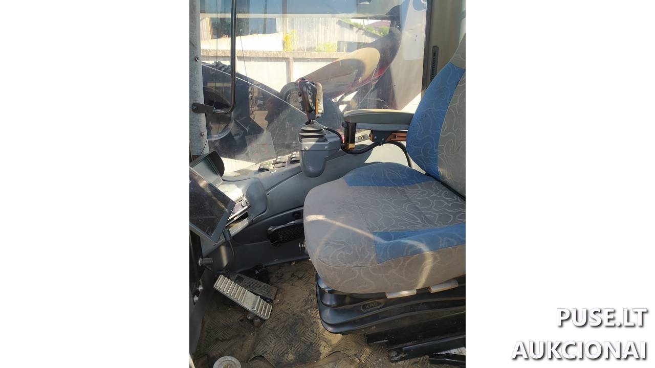 Medkirtė KOMATSU 931.1 Inv. Nr. 02-15050829 Traktoriai, savaeigės mašinos, priekabos, puspriekabės 8