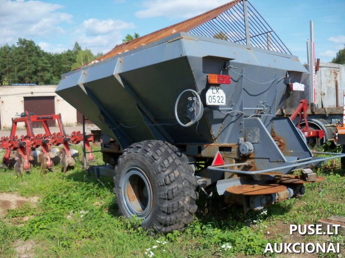 Traktoriaus puspriekabė	MBU -6 Inv. Nr.11-833 Traktoriai, savaeigės mašinos, priekabos, puspriekabės 1