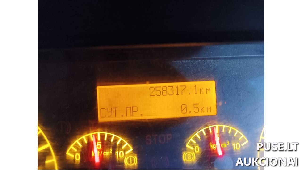 Vilkikas su manipuliatoriumi KAMAZ	B2130 Inv. nr. 08-150861 Traktoriai, savaeigės mašinos, priekabos, puspriekabės 1