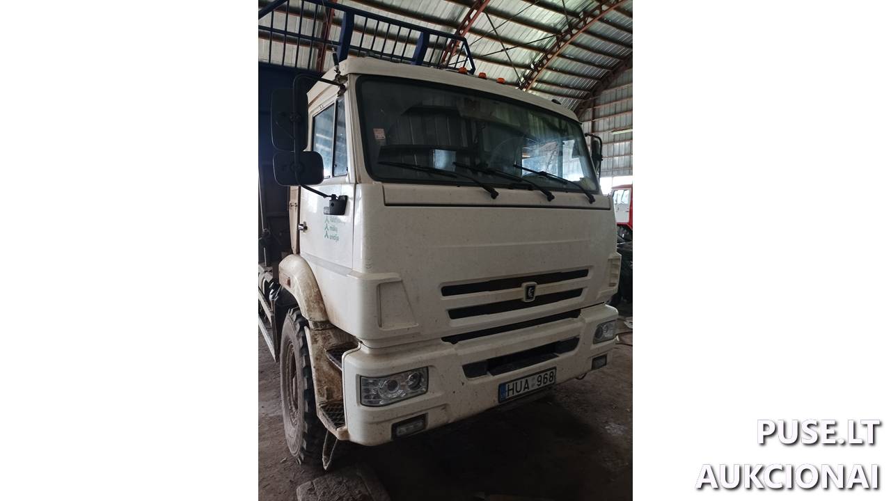 Vilkikas su manipuliatoriumi KAMAZ	B2130 Inv. nr. 08-150861 Traktoriai, savaeigės mašinos, priekabos, puspriekabės 3