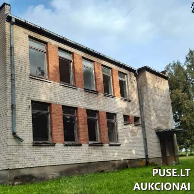 Parduodama mokykla Skuodo rajone, Pašilės k., pradinė kaina 4892 EUR su 4.76 ha žemės sklypu