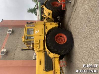 Ratinis traktorius K-700A parduodamas viešame aukcione Kaune nuo 5000 EUR