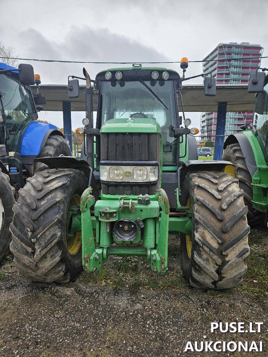 John Deere Traktoriai, savaeigės mašinos, priekabos, puspriekabės 9