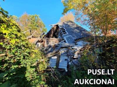 1/2 dalis gyvenamojo namo Jurbarko rajone, Skirsnemunėje su 0.20 ha sklypu nuo 1300 EUR