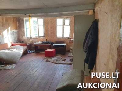 Parduodama 44/100 dalis buto Jurbarko rajone, Smalininkuose, Nemuno g. 50-2, nuo 480 EUR