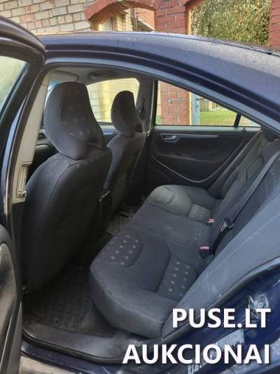 Parduodamas automobilis VOLVO S60 2005 m. mechanine greiciu deze 640 EUR aukcione
