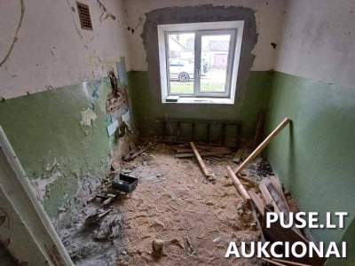 Butas Akmenėje, Stoties g. 1/1 dalis, 40 kv.m, pradinė kaina 4400 EUR