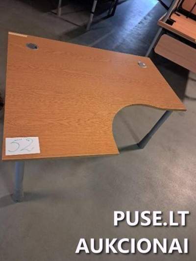 20 vnt. Kampinių darbo stalų pardavimas Vilniuje, Lietuvos banko aukcione, pradinė kaina 200 EUR