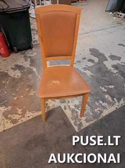 32 virtuvės kėdės aukcione Vilniuje pradinė kaina 160 EUR